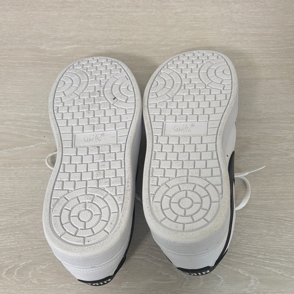 Nike Court Shoes - Picture 4 of 4